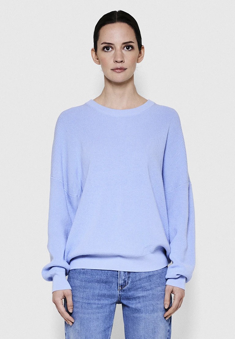 maglione a rotondo in lavorazione a maglia