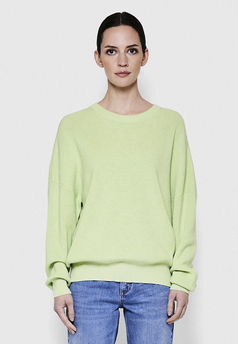 maglione a rotondo in lavorazione a maglia