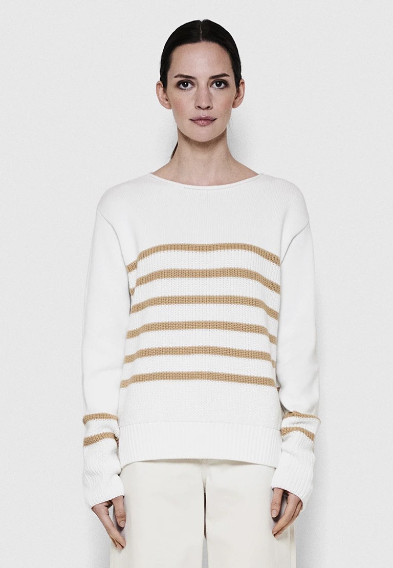 maglione a rotondo in lavorazione a maglia