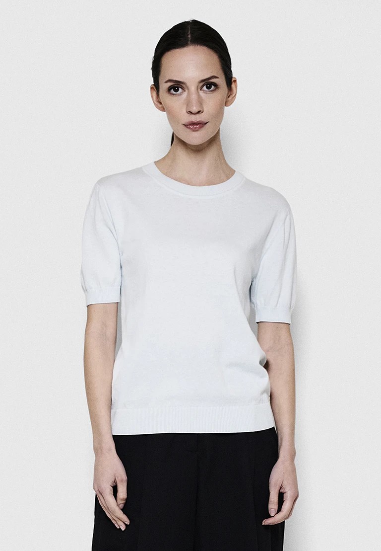 t-shirt a rotondo in lavorazione a maglia